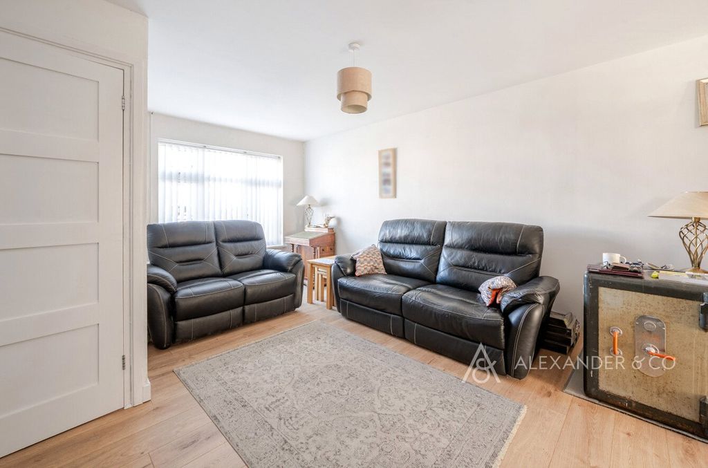 Property photo 2 of 42 Picture No. 44