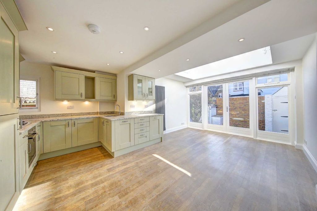 Property photo 2 of 8