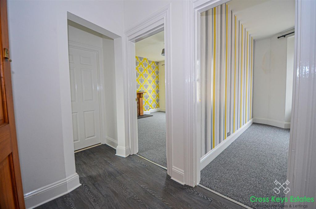 Property photo 3 of 13 Entrance Hallway