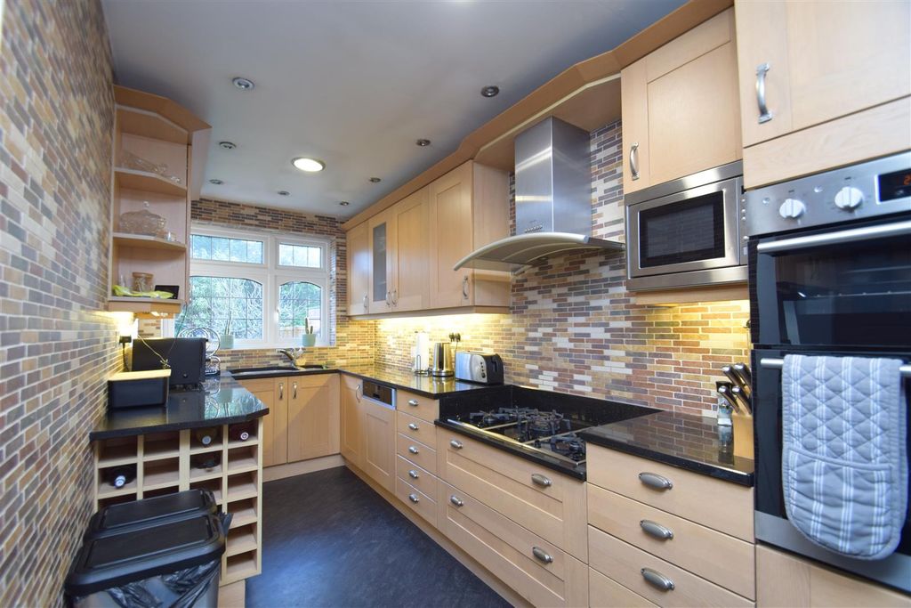 Property photo 2 of 16 Kitchen