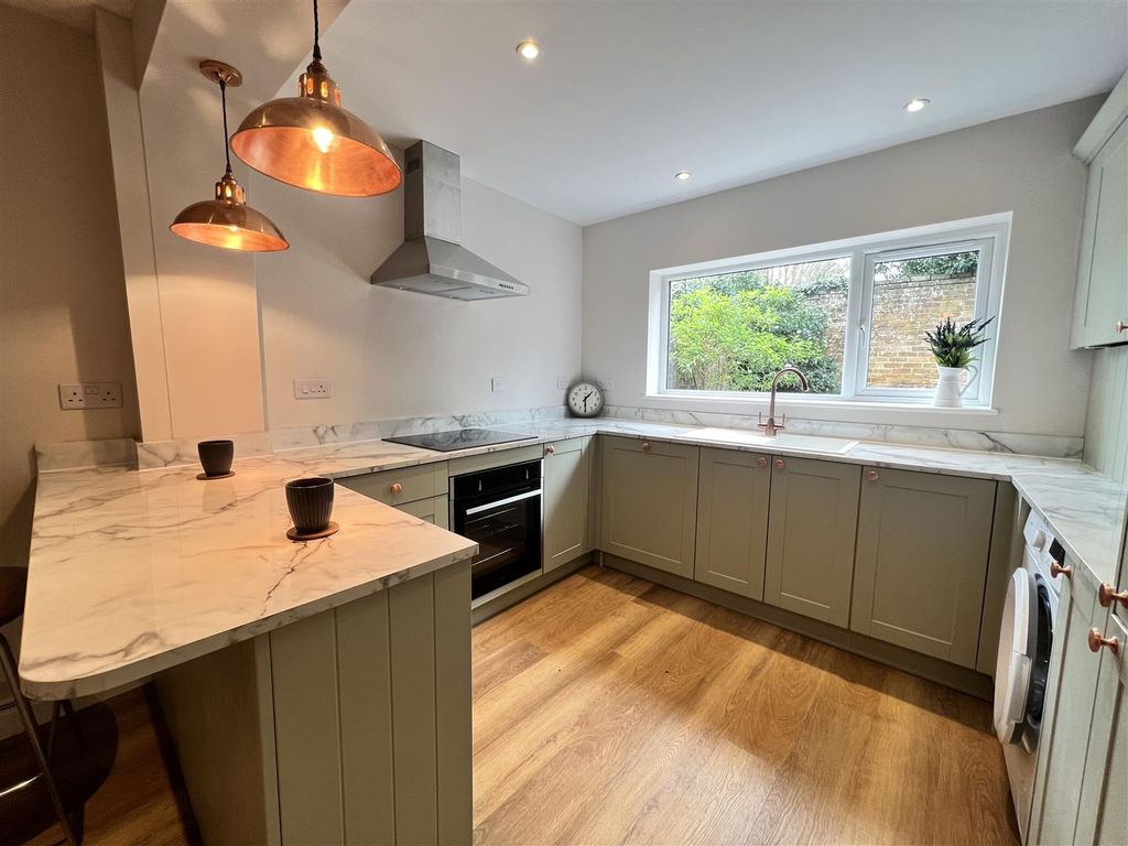 Property photo 3 of 15 Kitchen