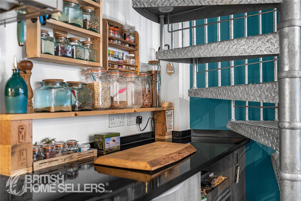 Property photo 3 of 16 Picture No. 10