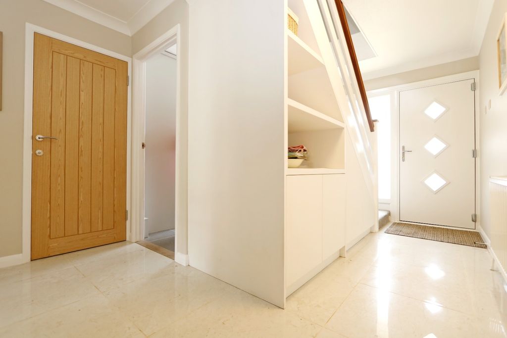 Property photo 3 of 18 2665877