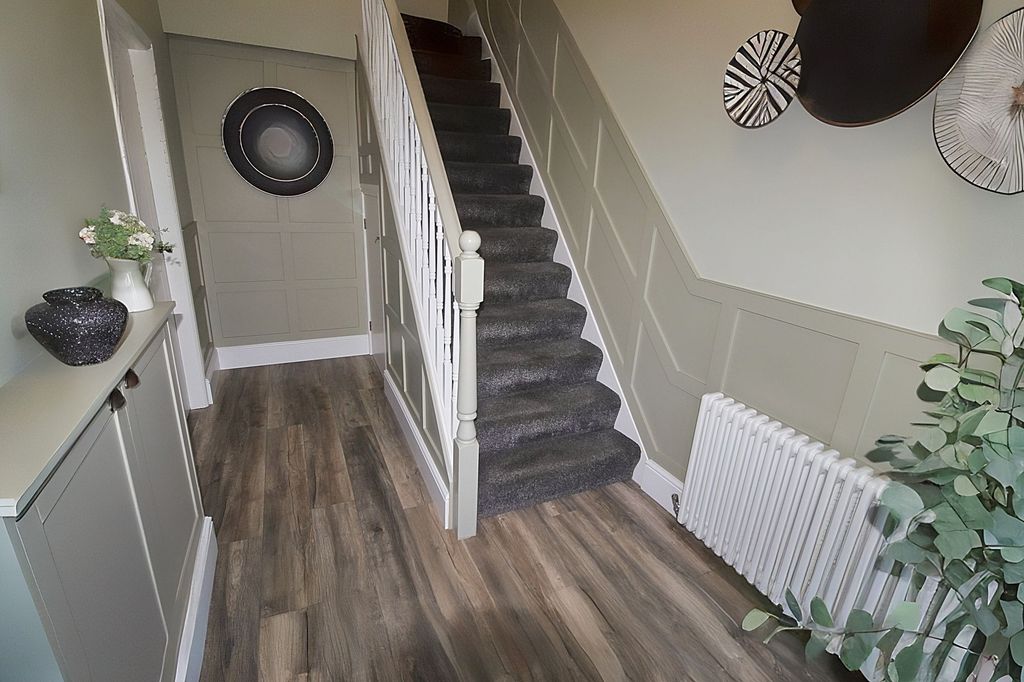 Property photo 2 of 24 Hallway