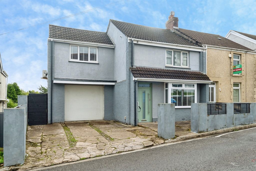 Property photo 1 of 32