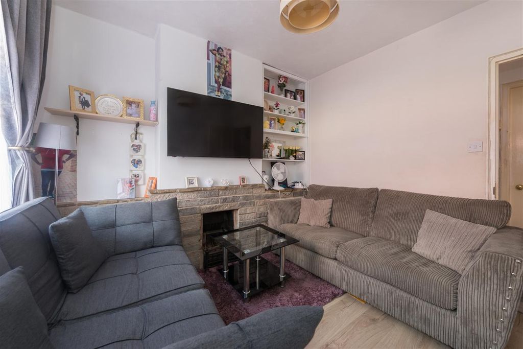 Property photo 3 of 12