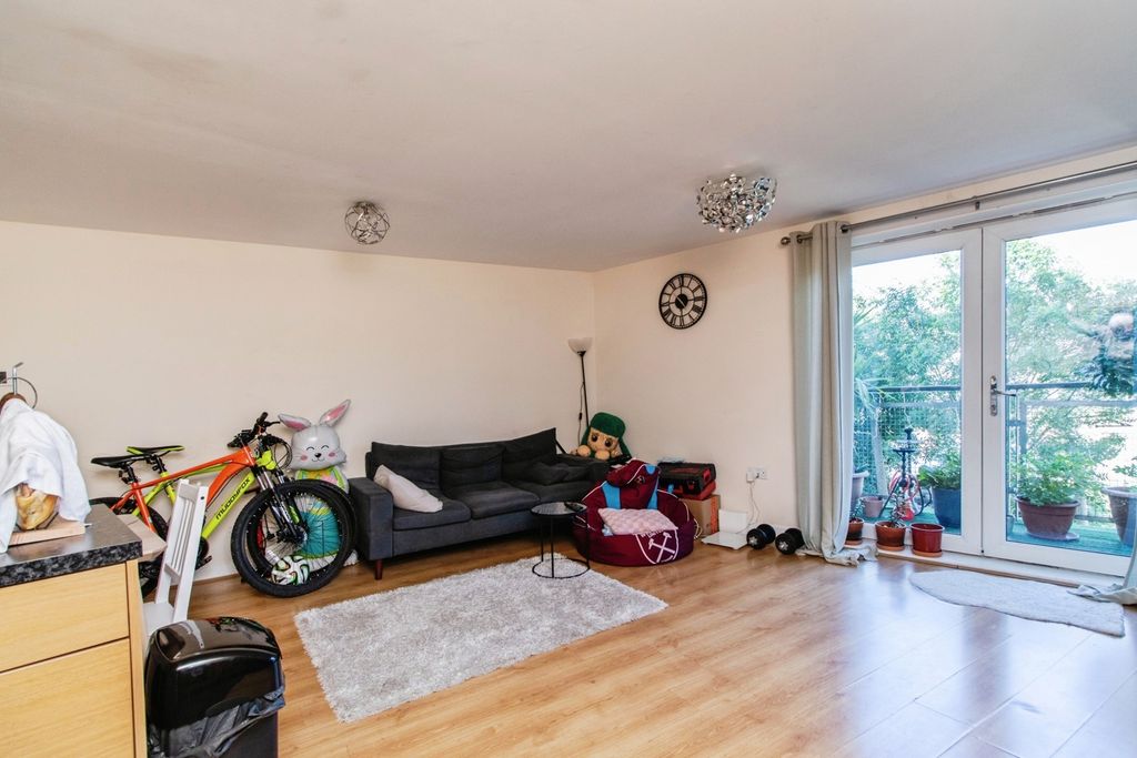 Property photo 2 of 16 Photo