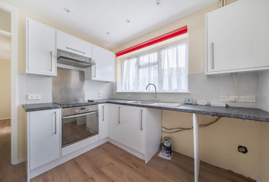 Property photo 3 of 12 1383939-11-69246F...