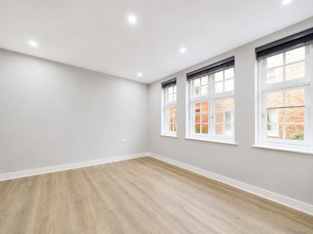 Property photo 3 of 14 962955