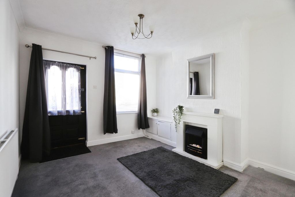 Property photo 2 of 9