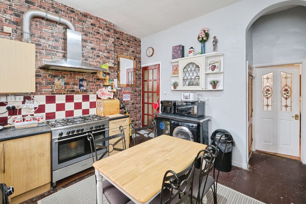 Property photo 3 of 24 Kitchen