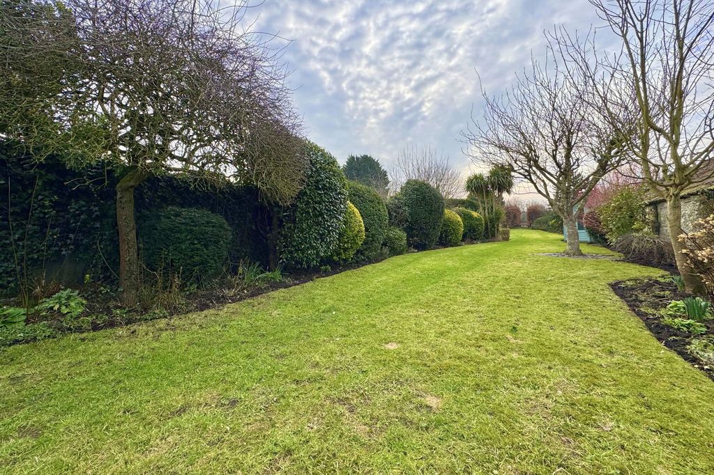 Property photo 2 of 27