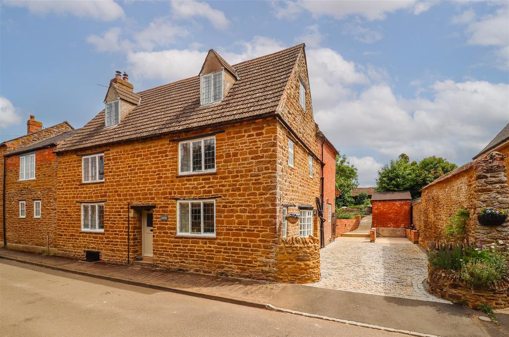 Property photo 1 of 53