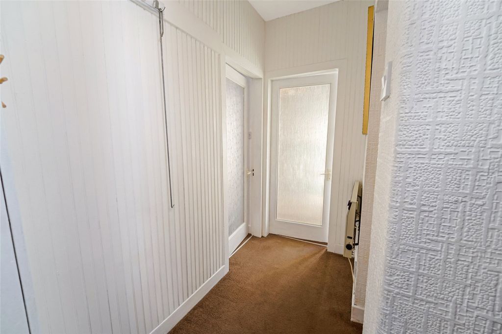 Property photo 3 of 14 Hall