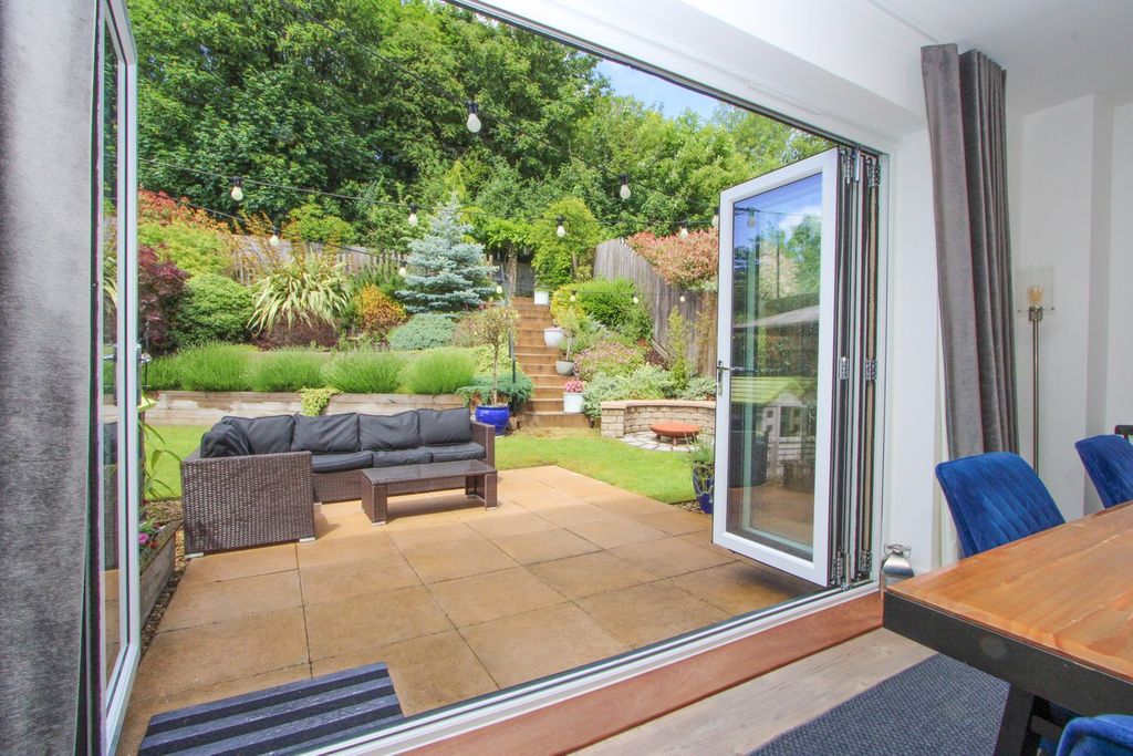 Property photo 2 of 28