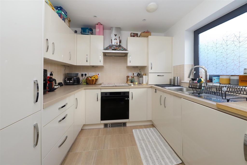 Property photo 2 of 14 Kitchen