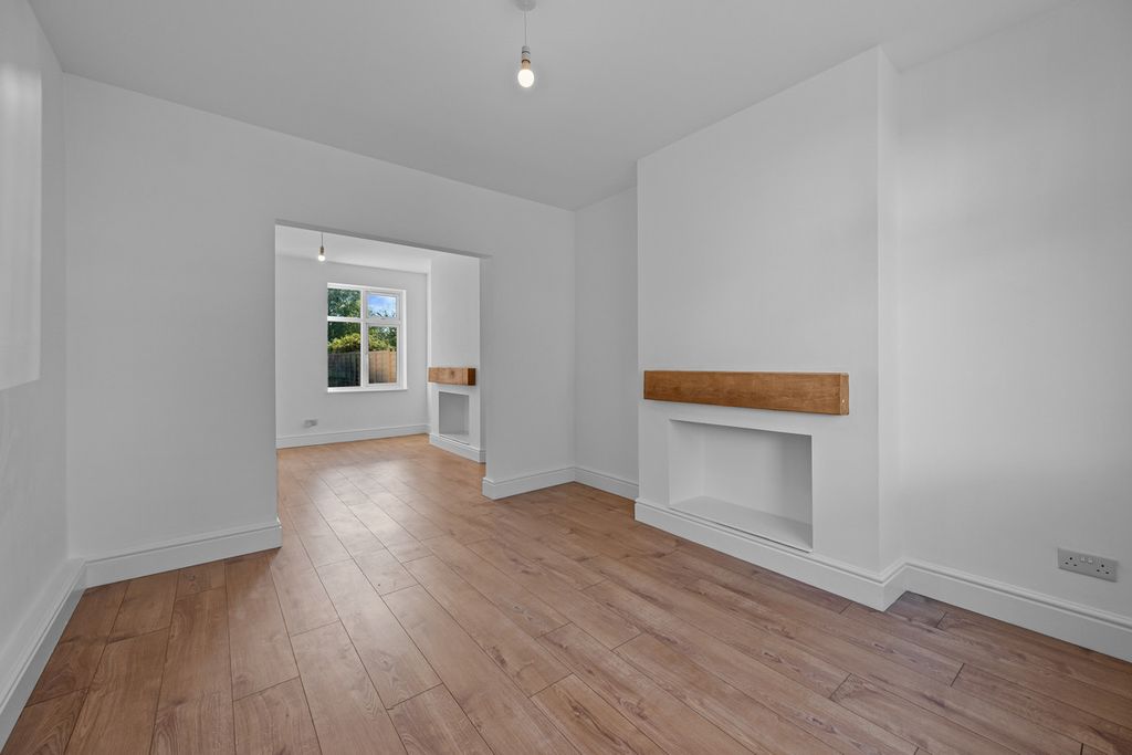 Property photo 2 of 26