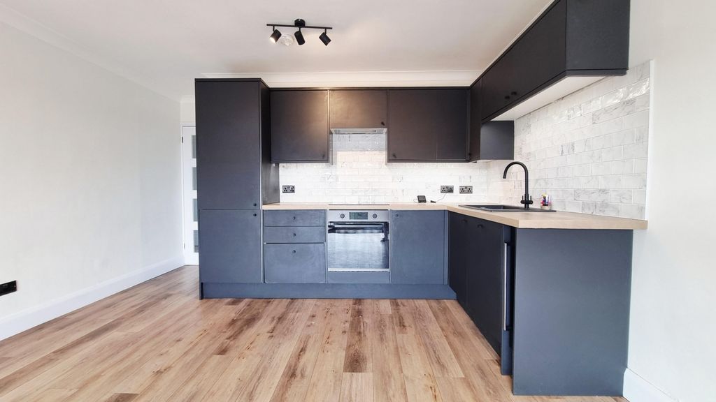 Property photo 2 of 23 Lounge/Kitchen/Diner