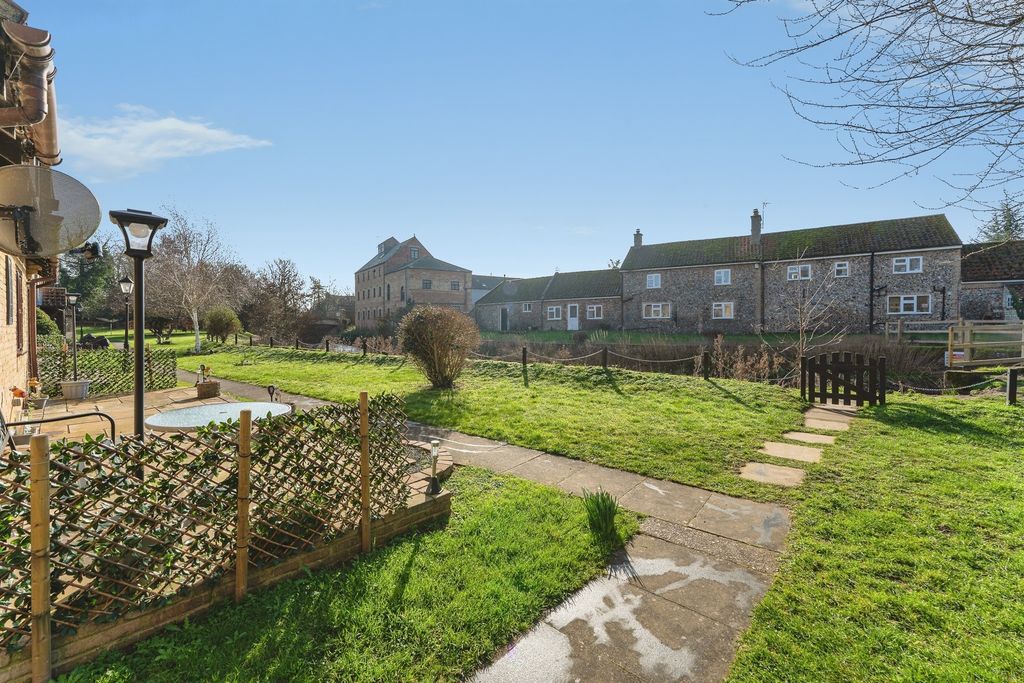 Additional image 7 of 2 bed flat for saleShip Gardens, Mildenhall, Bury St. Edmunds IP28