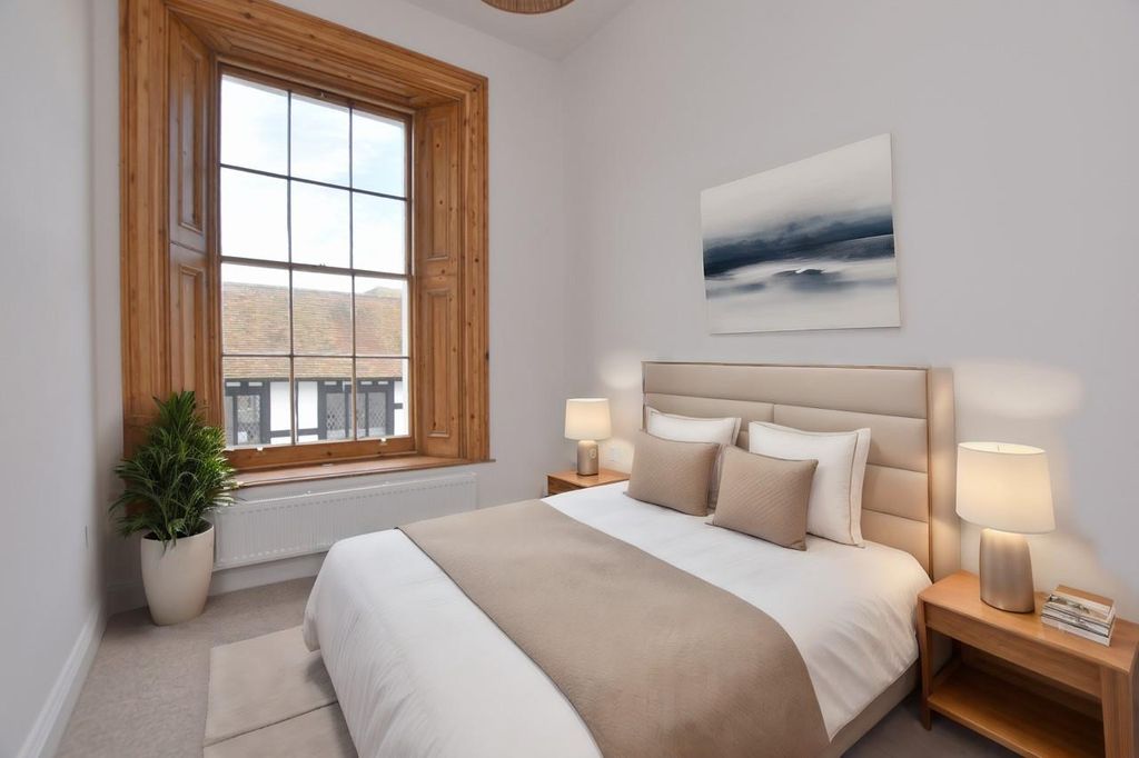 Property photo 3 of 19 Bank Street Bedroom 2.Jpg