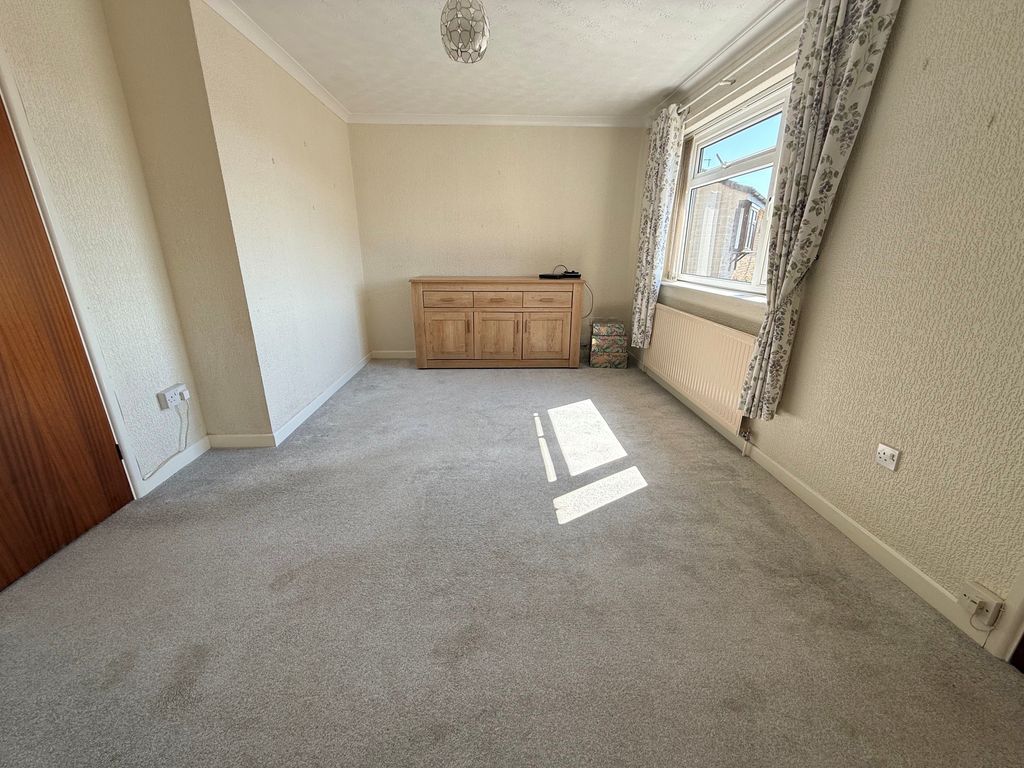 Property photo 2 of 11 Lounge Aspect 2
