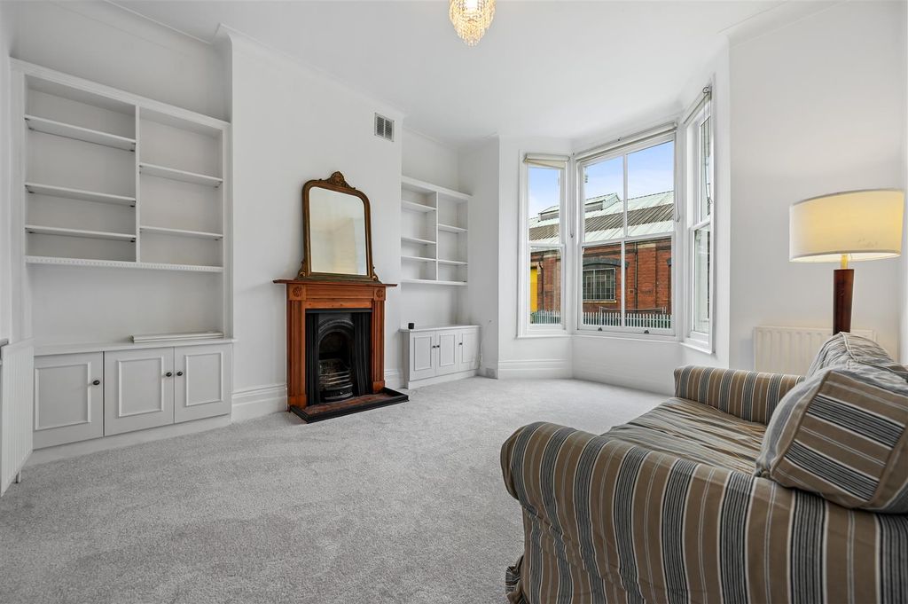 Property photo 1 of 8 Sulgrave Road