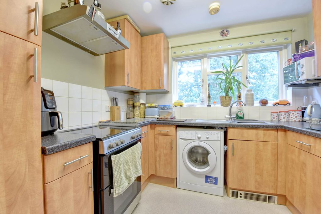 Property photo 3 of 6
