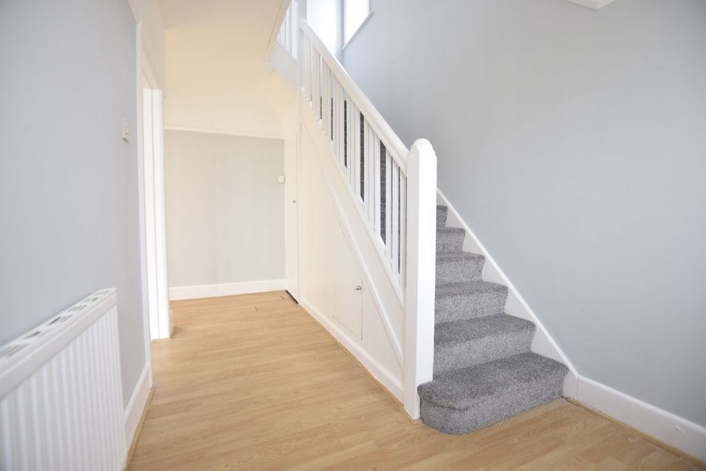 Property photo 2 of 14 Hallway