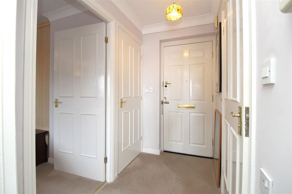 Property photo 3 of 13 Entrance Hallway
