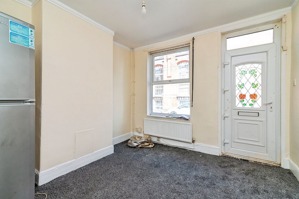 Property photo 2 of 16
