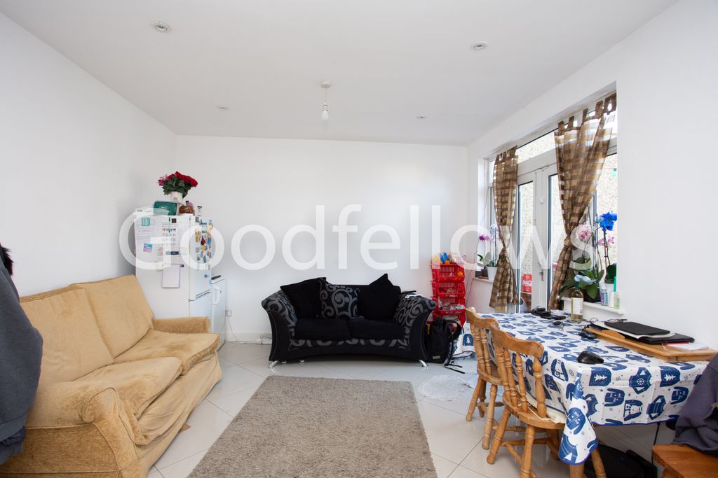 Property photo 2 of 13 278 Sutton Common Rd