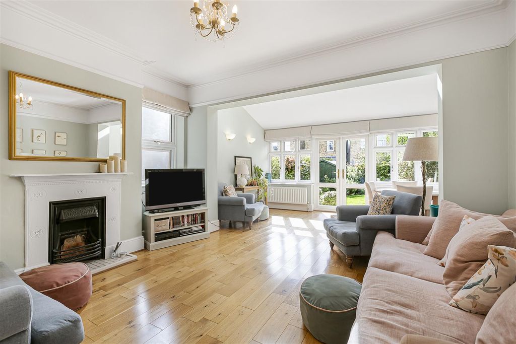 Property photo 2 of 31