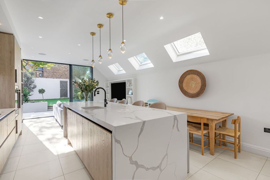 Property photo 1 of 25 Picture No. 75