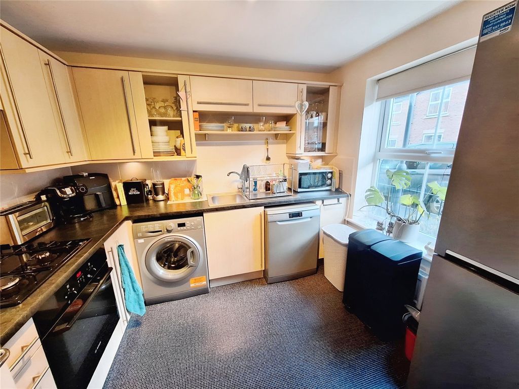 Property photo 3 of 11 Kitchen