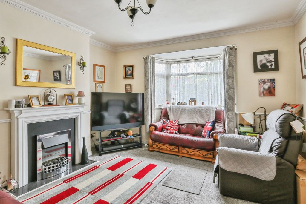 Property photo 2 of 17 Photo