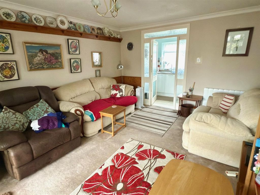 Property photo 3 of 14 Lounge.Jpg