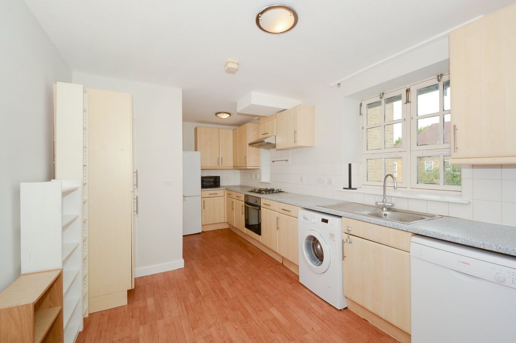 Property photo 2 of 12 Kitchen