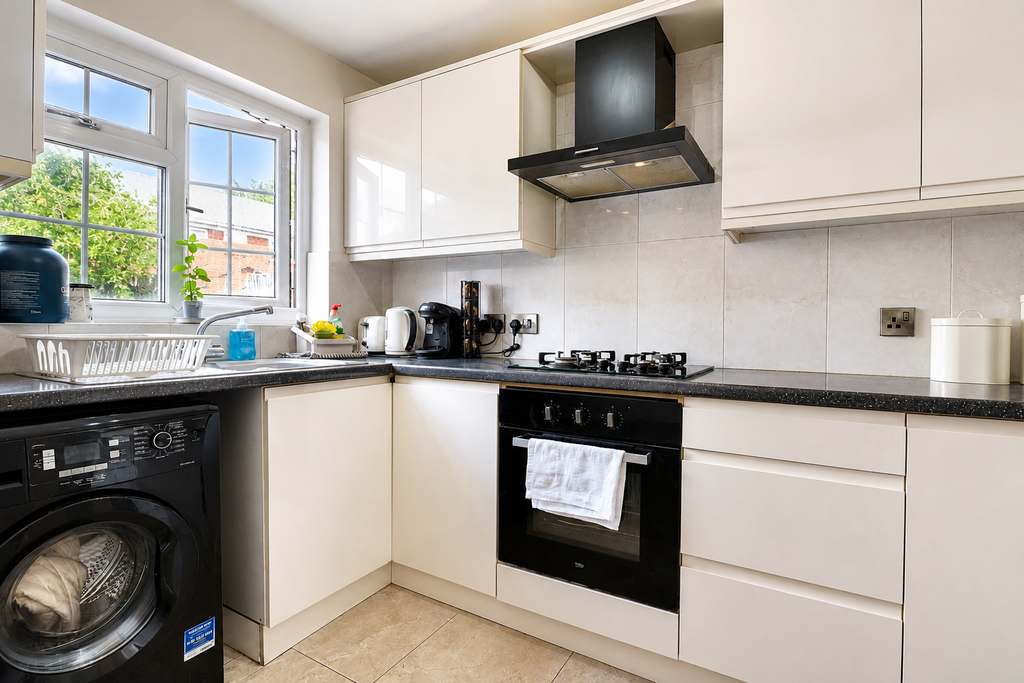 Property photo 3 of 17 Kitchen