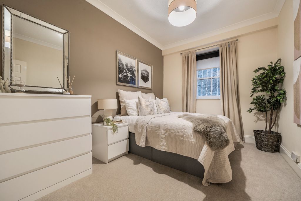 Property photo 3 of 17 Bedroom