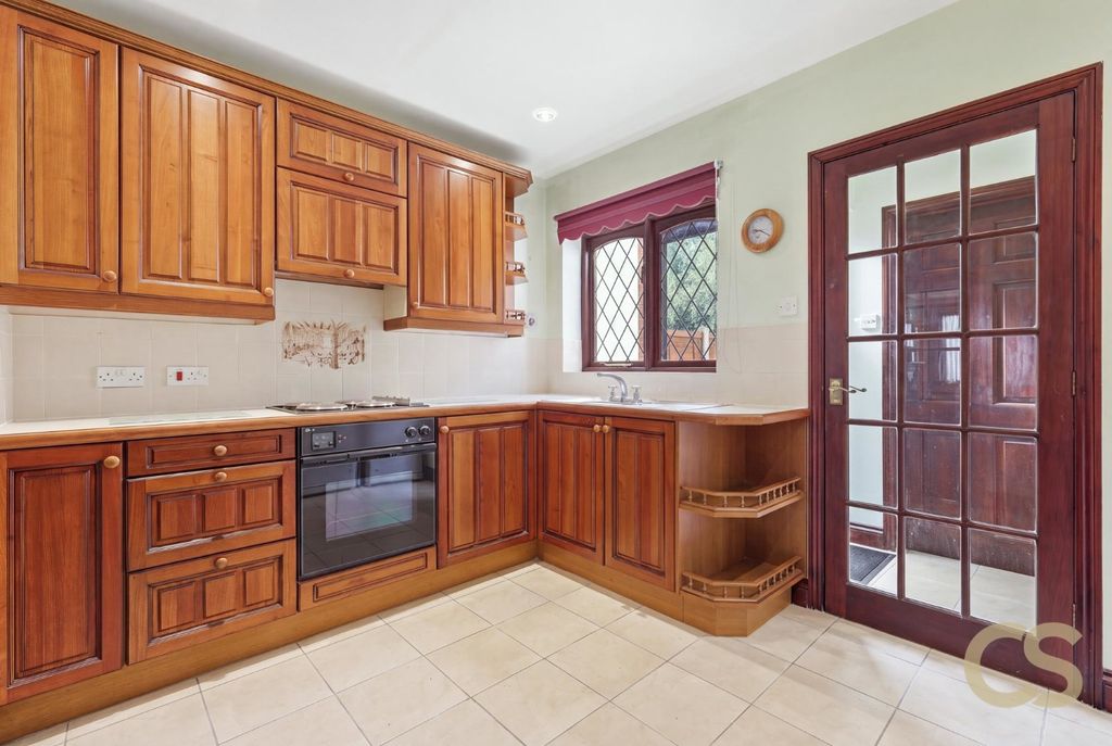 Property photo 3 of 18 5134105