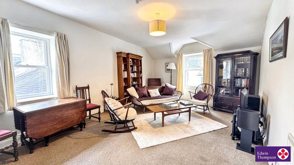 Property photo 2 of 18