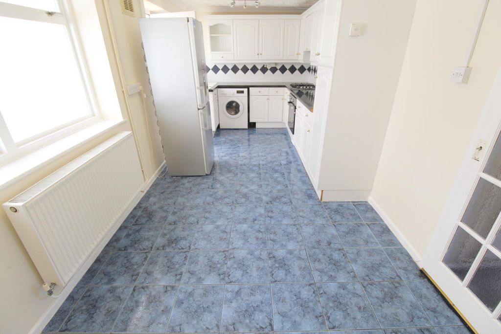 Property photo 3 of 14 Kitchen