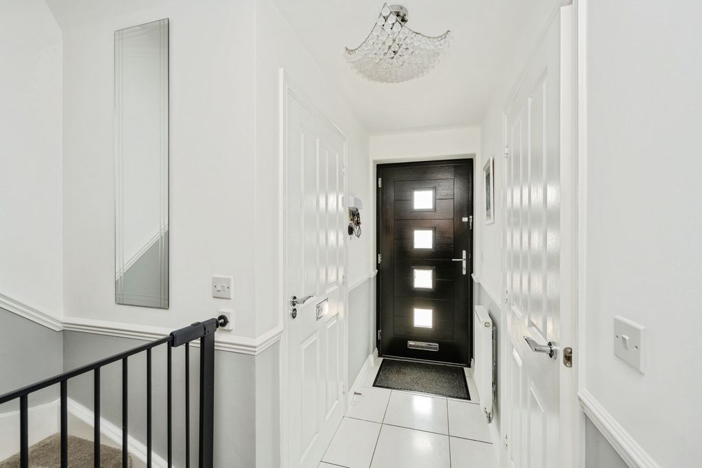 Property photo 2 of 15 Entrance Hallway