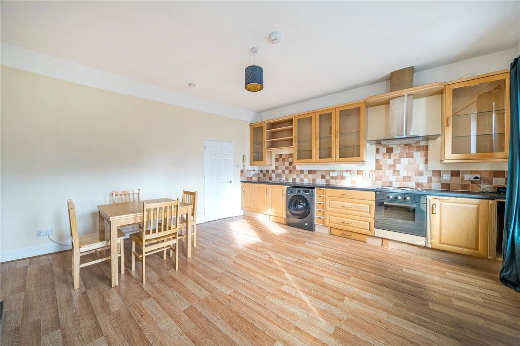 Property photo 3 of 16 Picture No. 10