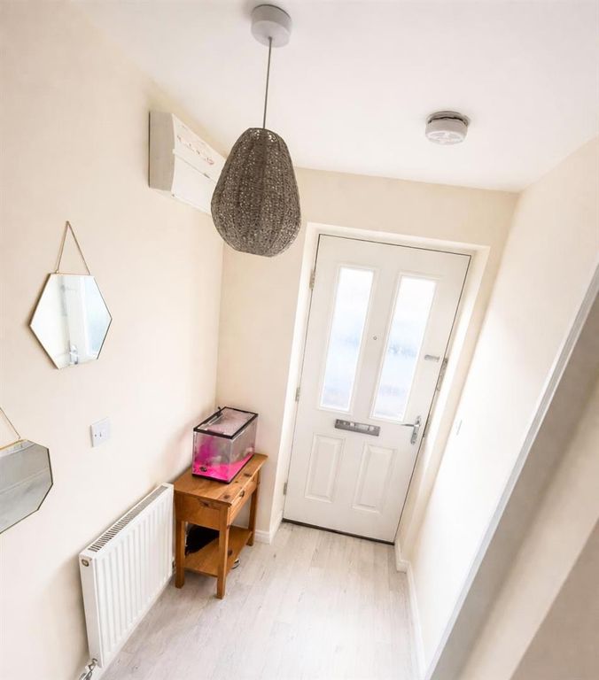 Property photo 2 of 19 Entrance Hall