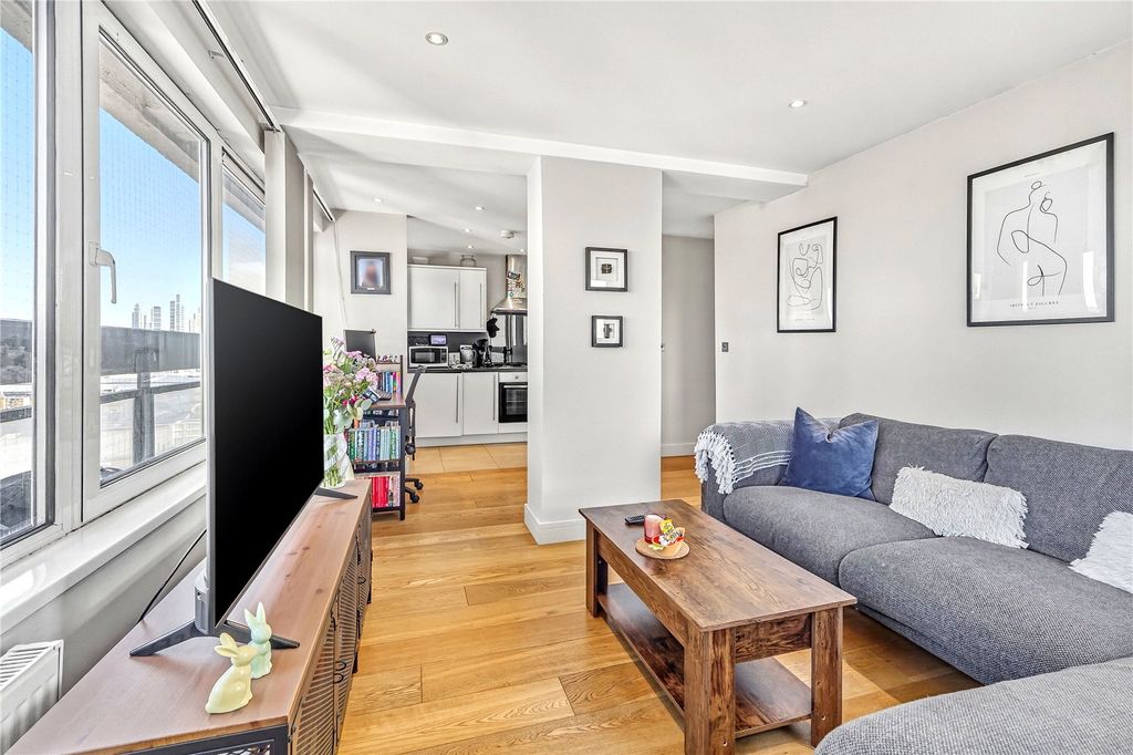 Property photo 2 of 9 Picture No. 15