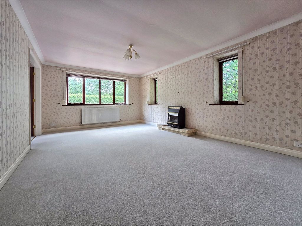 Property photo 3 of 22 Lounge