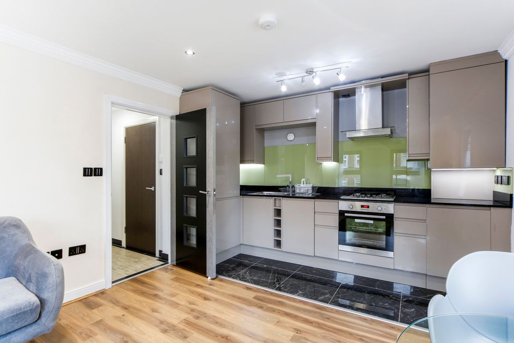 Property photo 3 of 8 Kitchen