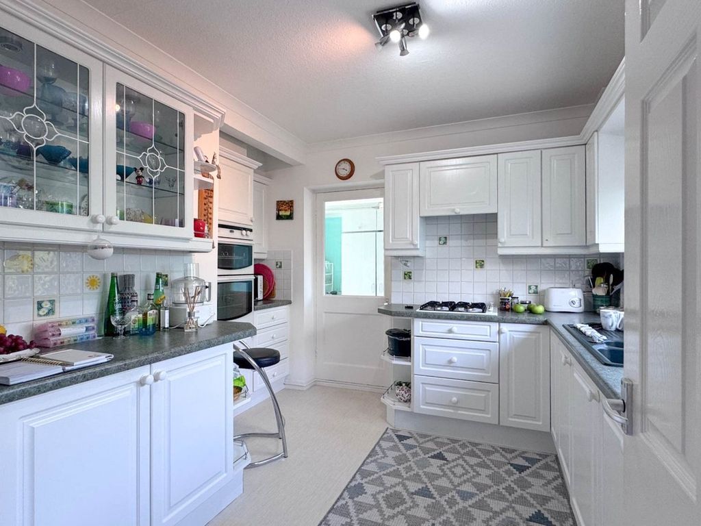 Property photo 3 of 41