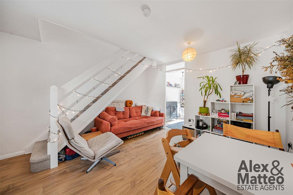 Property photo 2 of 15 Radley Court